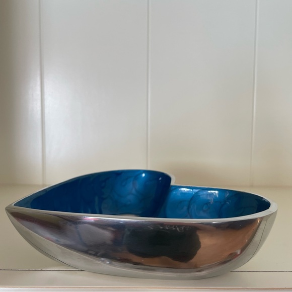 SouvNear Valentine’s Day Love Bowl Blue Heart Shaped Aluminum Serving Candy Dish - Picture 5 of 9